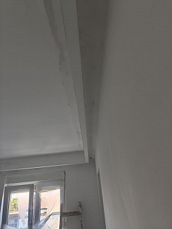Skrivac nakon bandaziranja, gletovanja i krecenja.