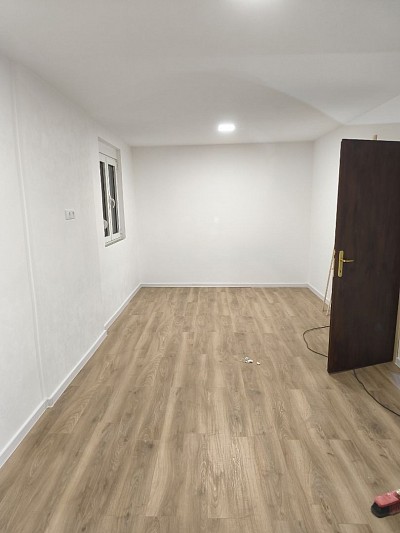 Potpuna renovacija prostorije.